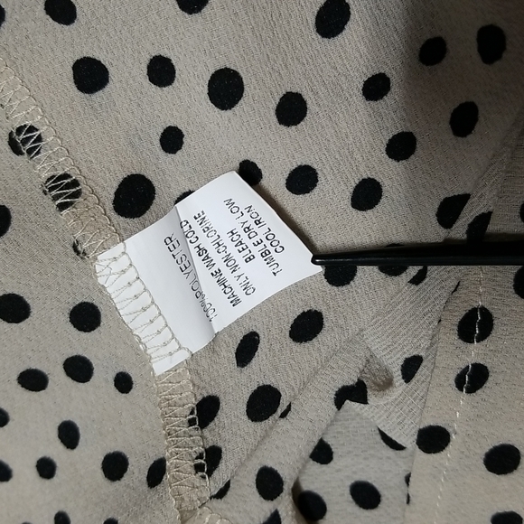 Papermoon tan with black dots flutter sleeve top - Picture 6 of 8
